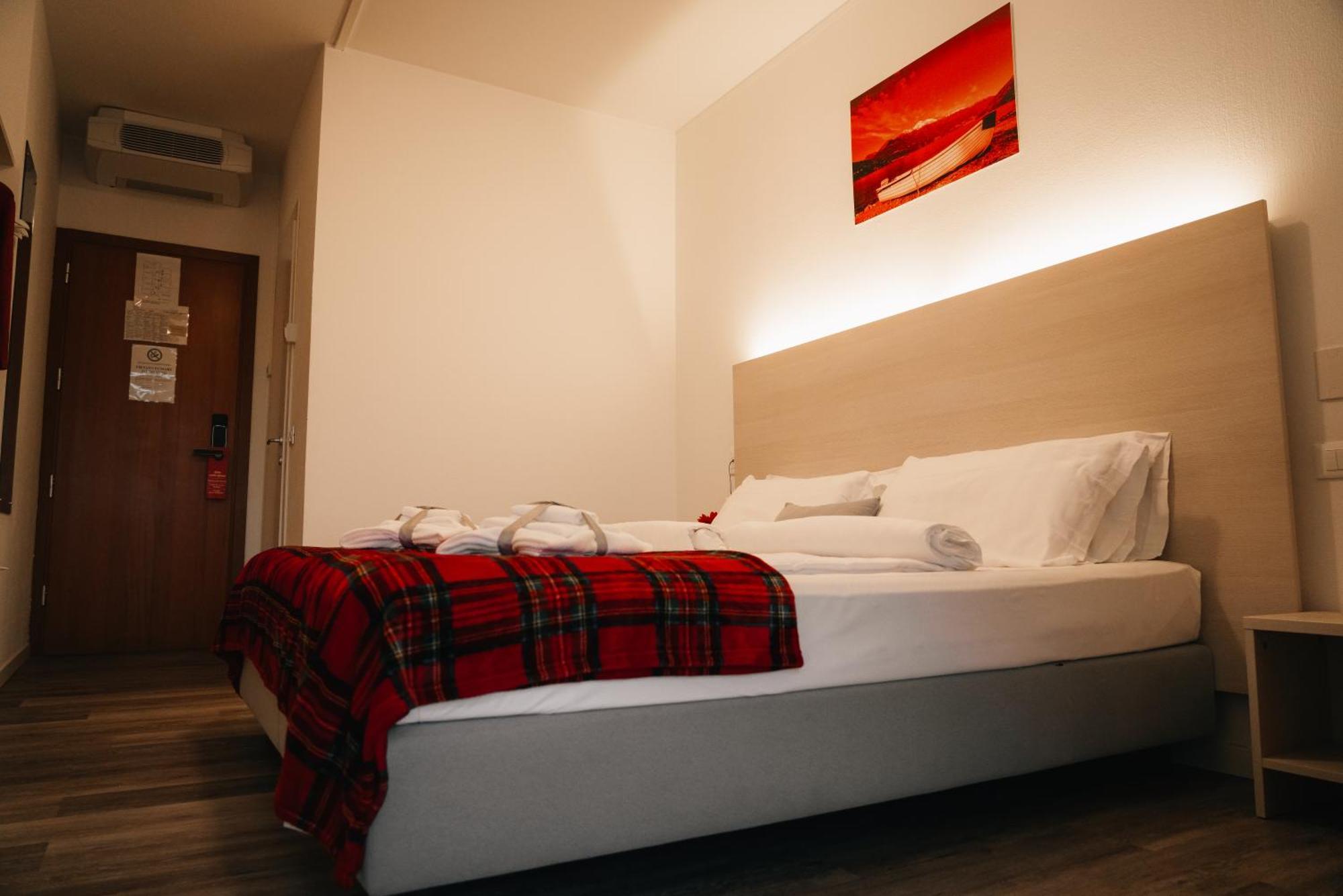 Hotel Internazionale Луїно Екстер'єр фото